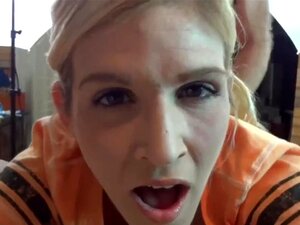 Плавуша МИЛФ Џолин у гаћицама за вруће