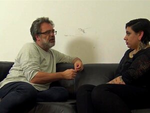 Mollige Compliant Floozy reitet auf dem Schwanz