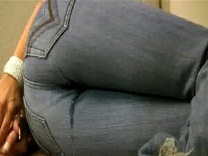 Ineed2pee Trailer 12 Mädchen pinkeln in ihre Jeanshosen
