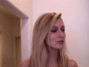 Echte Vermieter-Babe geht auf den Mieter runter. Echte Vermieter-Babe