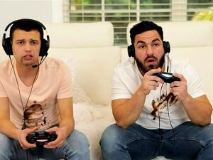 TeamSkeet - Skylar Vox und geile beste Freundin nach der College-Orgie