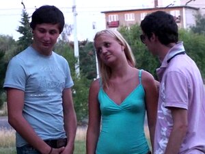 sexe mignon gangbang PUBLIC partie 1