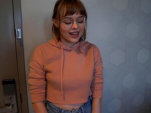 Amatööripelityttö antaa suihin ja saa panon 2000 dollarilla