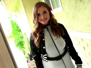 Das wunderschöne Küken Skylar Snow trifft einen Kerl, um ihr