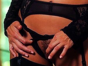 SEXY brünette Model Celeste Star zeigt sich