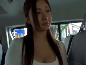 Mooie stoute babe vraagt een kerel om seks te hebben