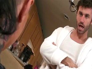 Geile getatoeëerde hoer Christy Mack zuigt dikke lul en anale