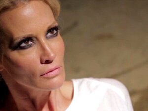 Krankenschwester bekommt einen Facial Cumshot in der Notaufnahme.