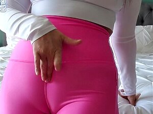 Hot lärare sprutar i hennes varma rosa leggings