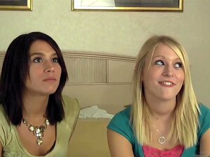 Stiefschwestern machen das Casting in der Natur in einem Hotel in Iowa