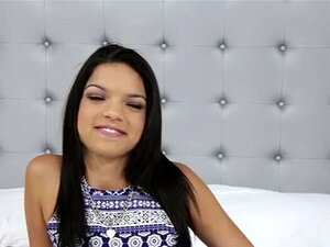 Betörende süße Babe Carrie Brooks wird vollgestopft