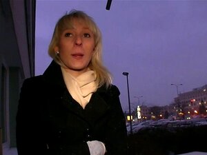 Bemerkenswerte Jamming-Vergnügen. Der Typ hat unglaublichen Spaß