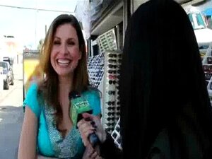 Mostraci un po' di figa, ti darò soldi 13