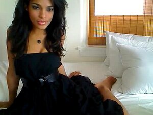 Geile schwarze Webcam-Schlampe masturbiert