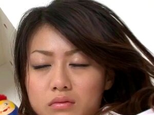 Hina Aisawa erträgt Schwänze in beiden Löchern. Hina Aisawa