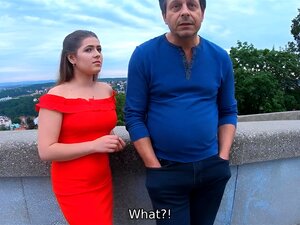 Schau zu, wie eine versaute tschechische Brünette von einem