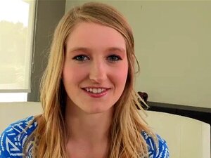 Die blonde Süße Summer Carter hat harten Sex mit