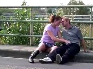 Blowjob in der Öffentlichkeit an einer Autobahn. COOL!!