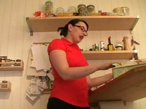 Amateur Vrouw Anaal fisted in de keuken