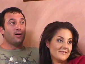 Vaimo voihkii paljon samalla kun häntä pannaan