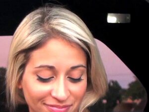 Leidenschaftlicher Bimbo wird voll befriedigt. Herrische Babe in