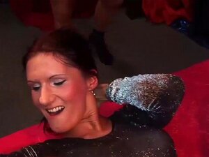 Echte Deepthroat-Gangbang-Orgie. sexy deutsche Mädels ein wildes,