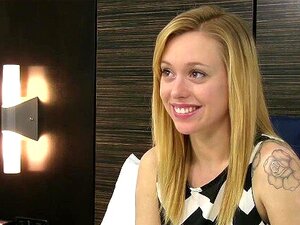 Schampus frische Blondine will Pornostar werden