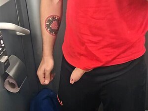 Schattig twink sitting naast mij op de trein gets me hard dus ik ruk