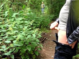 er berührt mich in meinen Strumpfhosen