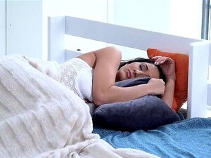 TeamSkeet - Latina Cutie Darcia verwöhnt den Schwanz mit ihrem warmen