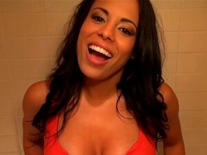 Grote tieten schat biedt haar hete kut aan