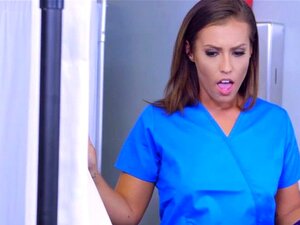 Heiße, sexy Krankenschwester mit kurzen Haaren, Kelsi, suchte nach