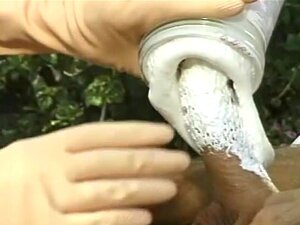 Geile Tussi wichst einen harten Schwanz