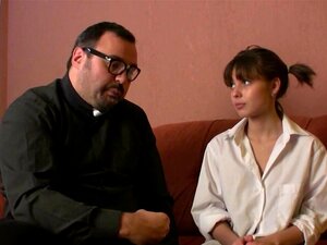 Wunderschöne süße brünette Haare mit Zöpfen werden gleich