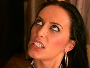 Freche MILF Mela serviert ihrem Mann einen Blowjob und eine süße