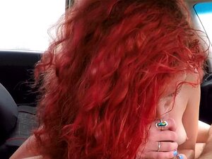 Lockige rothaarige Babe fickt Lehrerin. Lockige rothaarige