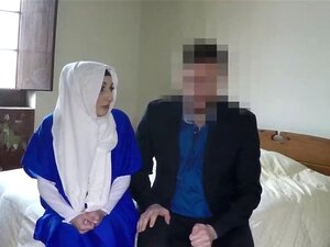 Arabisk flickvän rider stor kuk och knullar hotellrum. Arabisk