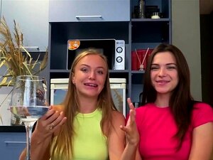 Lesbische Babes haben eine romantische Zeit