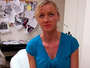 Eurogirlnextdoor zeigt ihre Titten für Geld