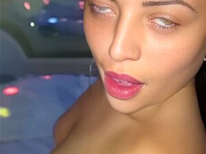 Dein süßer Freund ist wieder da und gibt alles vor der Kamera! In