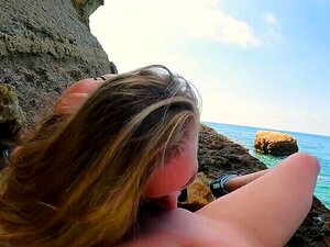 Tiefer Arschfick auf See und Creampie. Sie bekommt ein anales