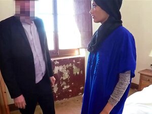 Freche muslimische Hausfrau wird nass und durchgefickt. Geiler