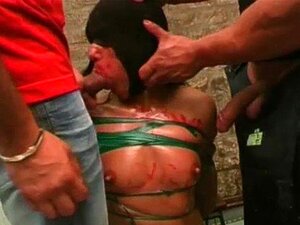 Дебела зрела курва ужива у грубом