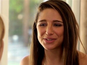 WebYoung Abella Danger 69s mit süßer Freundin