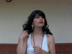 Hirsute-Mädchen Orlan Doe mit behaarter Muschi, buschige Achseln,