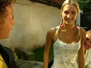 Privat: Zöpfige Süße bekommt eine doppelte Analdurchdringung in