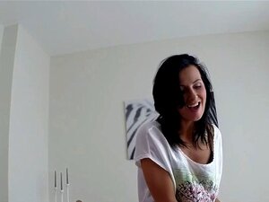 Ajeltu pillu MILF suihinotto ja paneminen POV