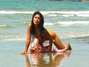 La bellezza asiatica Kayla nuda per youngasianbunnies