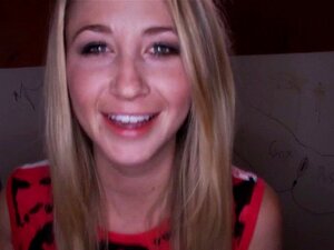 Blonde Glory Hole Babe fickt und bläst