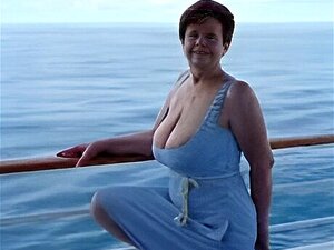 High gehen, nie gesehenes Cover des Songs mit einer alten Hure